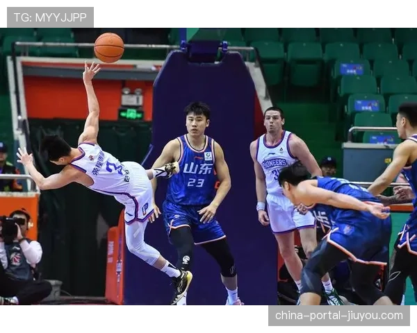 【2026年4月CBA联赛·赛后·消息广州龙狮惜败山东高速,最后时刻边线球发球违例葬送比赛